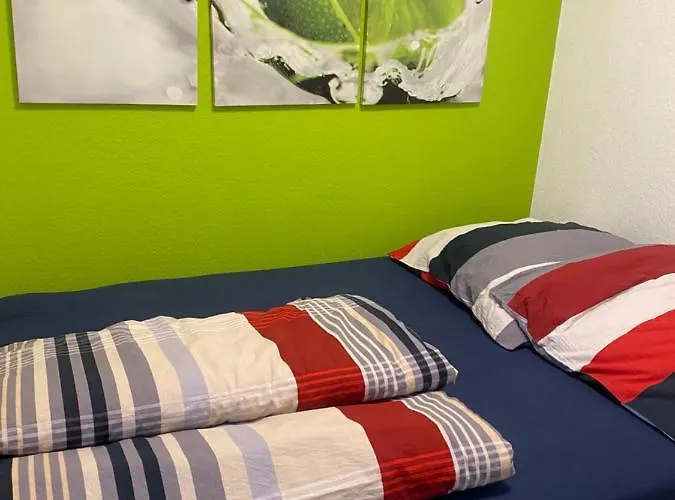 Zwei Mit Balkon Und Stellplatz Voll Moebliert Appartamento Treviri